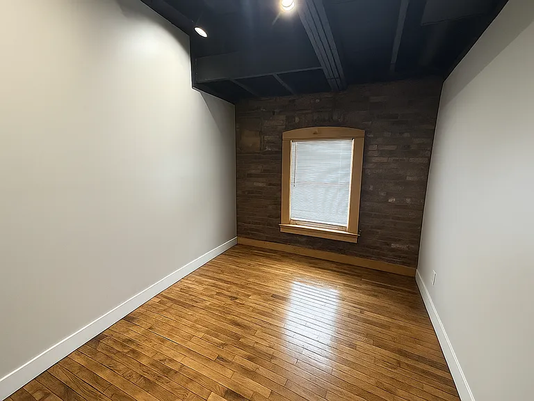 413 N Center St — Photo 24