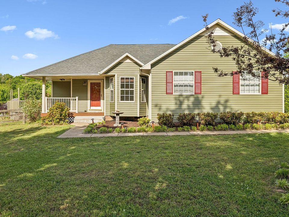 1st image of 136 Oak Valley Dr