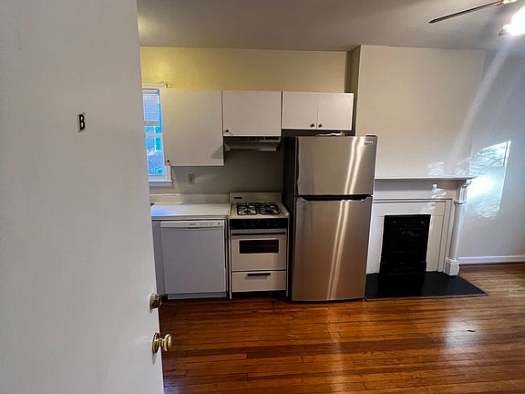 2nd image of 3008 Ellwood Ave APT B