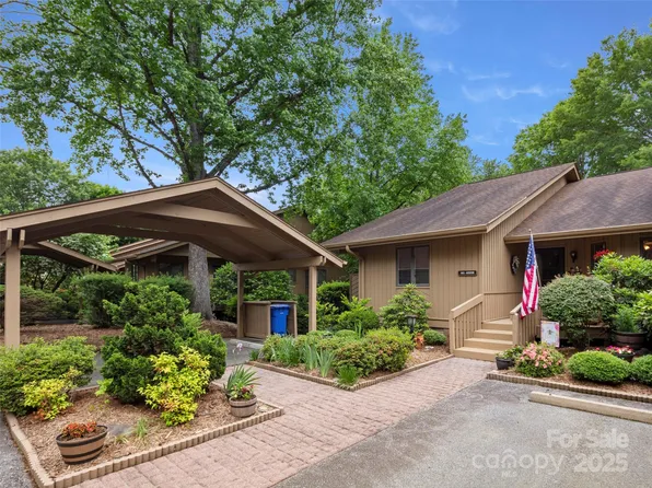 502 Spanish Oak Ln, Hendersonville, NC 28791