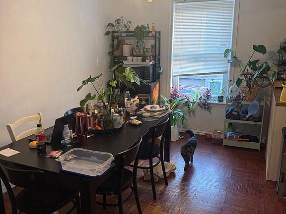 4th image of 604 Alcott St