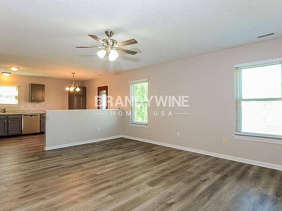 3rd image of 118 Broadmoor Bnd