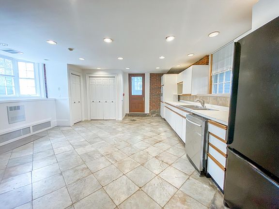 2nd image of 294 High St #7