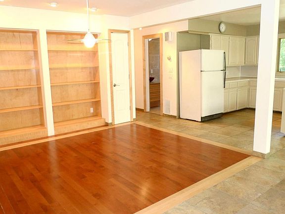 4th image of 7398 Thorncrest Dr SE