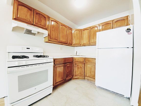 4th image of 3941 Laconia Ave APT 3