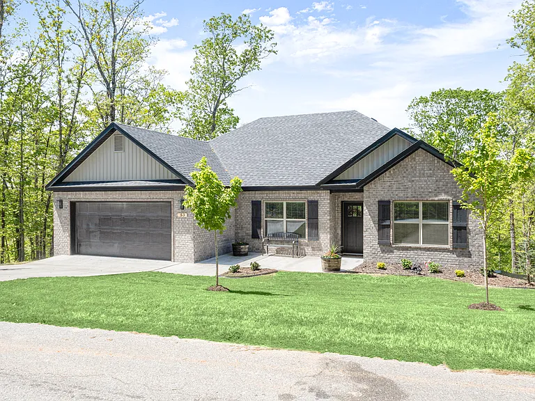 53 Skipton Dr — Photo 2