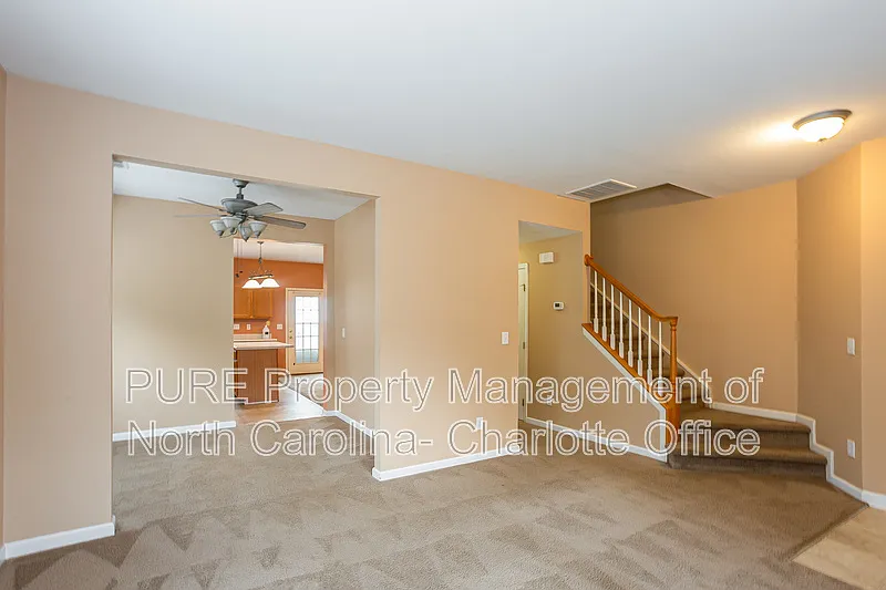 3 bed, 3.0 bath, 1450 sqft, $1,799 — Photo 4