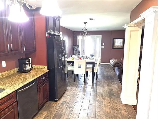 3 bed, 2.0 bath, 1859 sqft, $1,900 — Photo 4