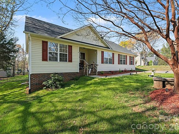 3rd image of 129 Falling Leaf Ln