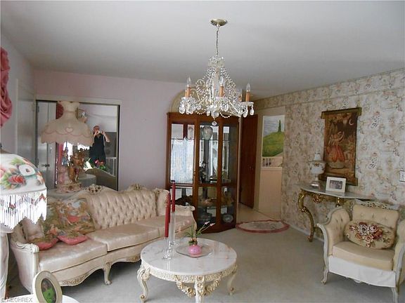 3rd image of 156 Normandy Dr