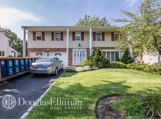 39 Abbot Rd, Smithtown, NY 11787