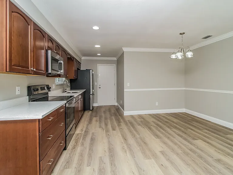 517 Sean Ct — Photo 6