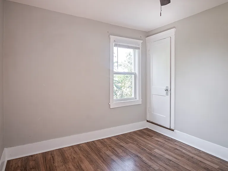 2233 Campbell St — Photo 9