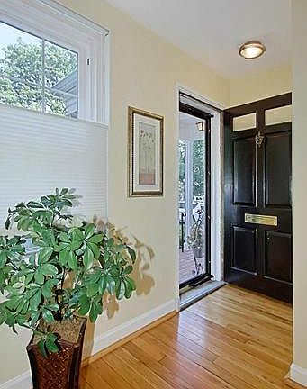 5th image of 2975 S Columbus St