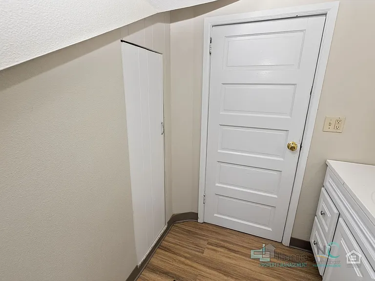 400 N Holladay Dr — Photo 16