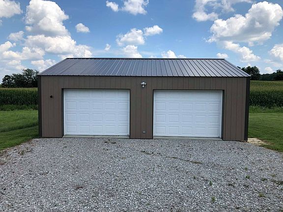 3rd image of 413 Hickory Dr
