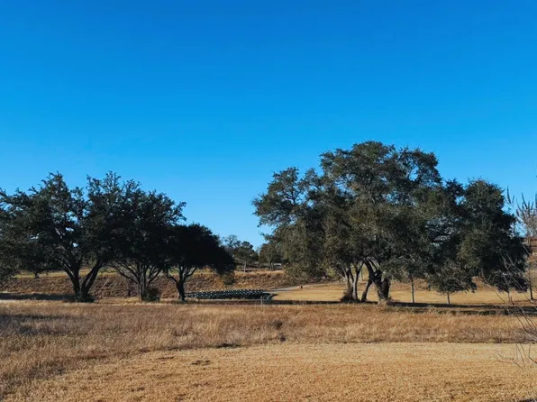 111 Mallard Ln, Columbus, TX 78934