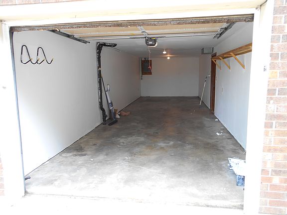 3rd image of 1021 N Kiger Rd