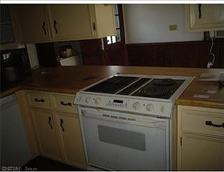 4th image of 8288 Carlton St