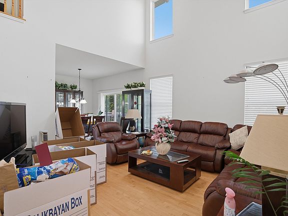 3rd image of 918 Oak Ridge Blvd