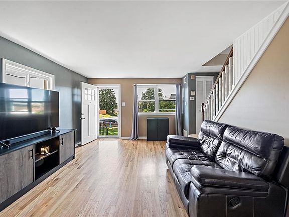 3rd image of 2025 Baker Dr