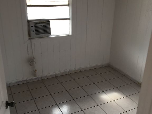 2nd image of 400 NW 17th Ave #2