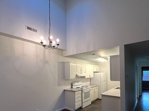 5th image of 85 Meadowood Dr APT C4