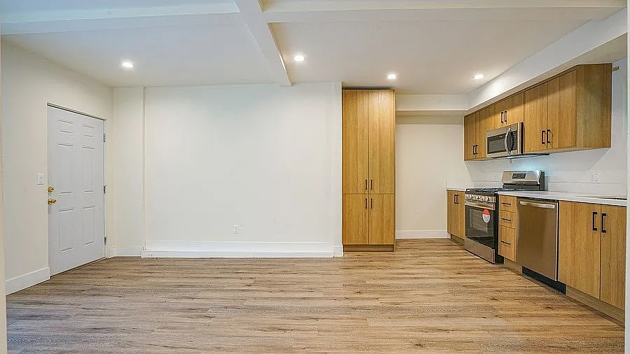 2 bed, 2.0 bath, 900 sqft, $2,900 — Photo 4