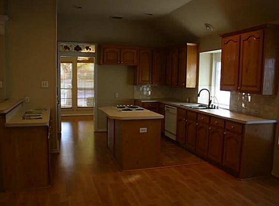 4th image of 1521 Endicott Dr