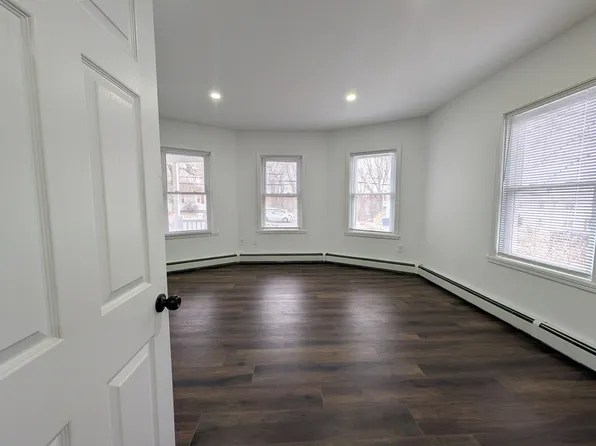 40 E Greenwich Ave #1, West Warwick, RI 02893