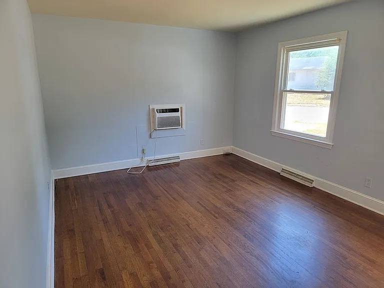 712 W Terrell St — Photo 5