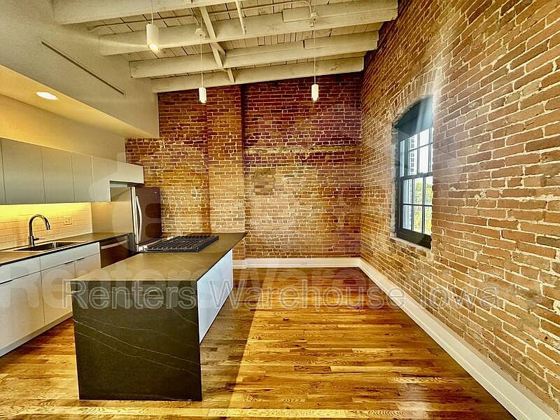 1st image of 112 SE 4th St Unit 304