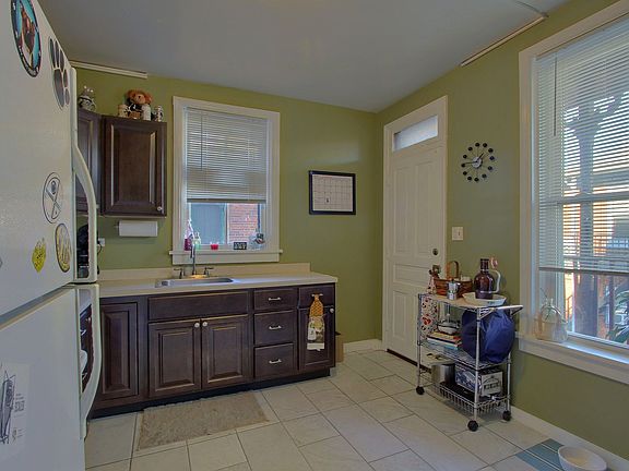 3rd image of 1801 Green St APT 2L