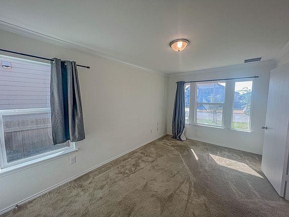 5th image of 625 Bailey Park Dr
