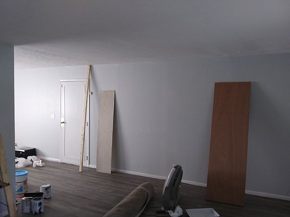 3rd image of 4327 Aspen Way
