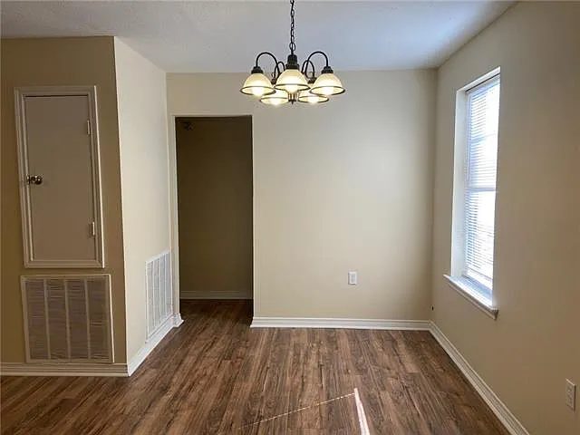943 N Magnolia St — Photo 5
