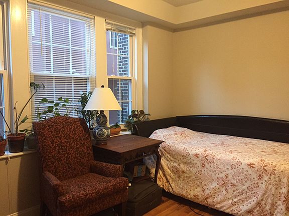 2nd image of 1338 Lombard St #202