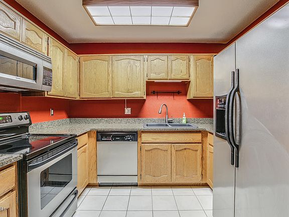 3rd image of 225 W 1st St Unit 133