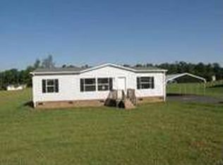 2300 Arrowood Dr, Hickory, NC 28601