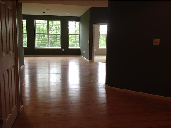 4th image of 2 School St Unit 530