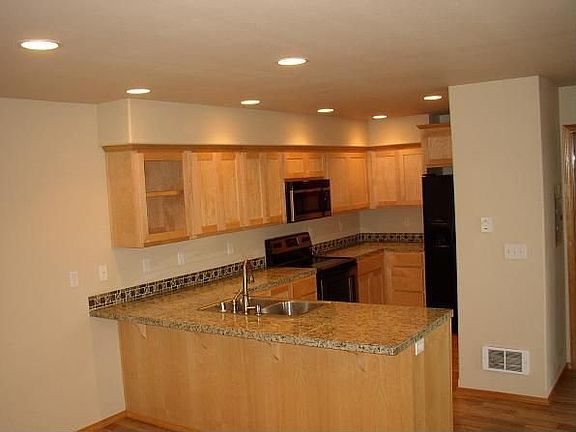 2nd image of 3222 Lombard Ave