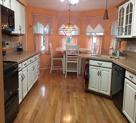 4th image of 1377 Glengary Ln #L
