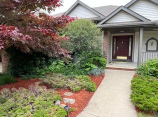 6074 Old Hickory Dr, Bay City, MI 48706