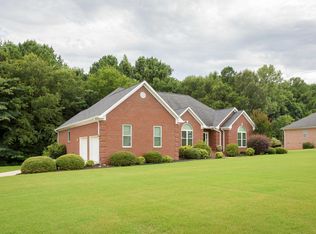 1230 Huntington Ln, Tuscumbia, AL 35674