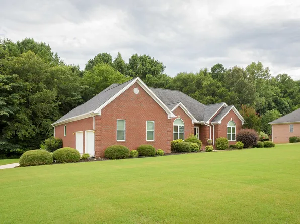 1230 Huntington Ln, Tuscumbia, AL 35674