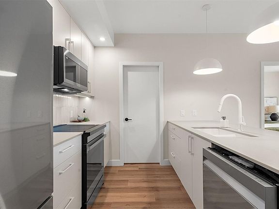 5th image of 2881 Leigh Rd #213