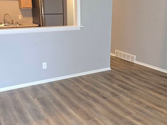 2nd image of 1020 Oakwood Rd APT 208