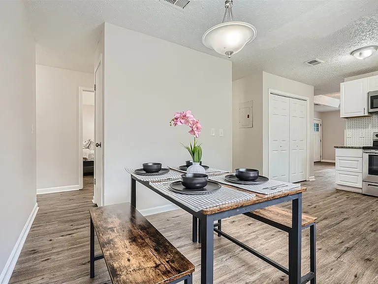1091 Summer Brook Rd — Photo 17