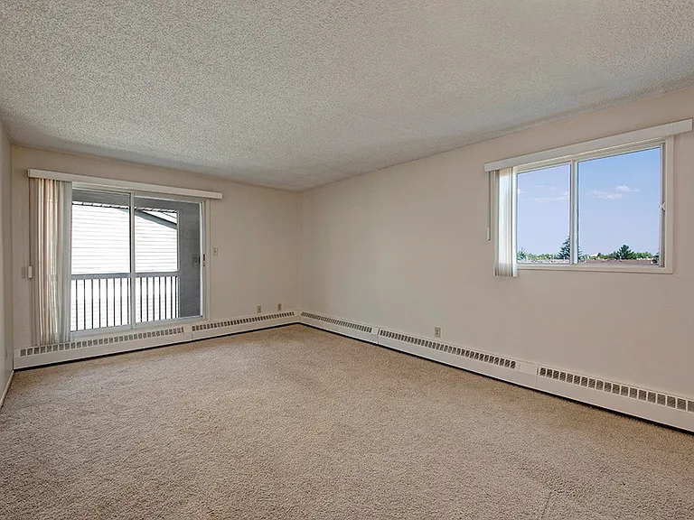 87 Stirling Rd NW — Photo 7