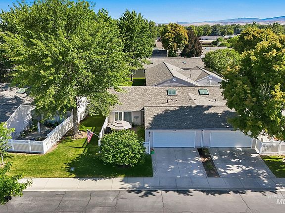 4th image of 9756 W Woodland Ln